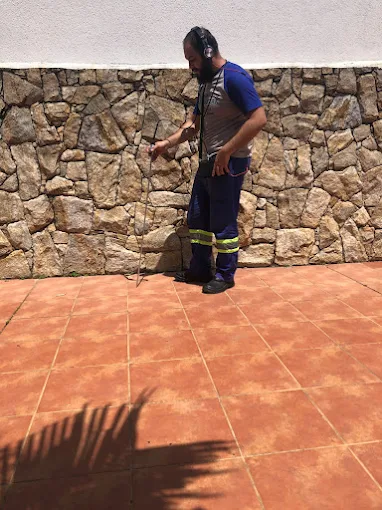 Profissional usando equipamento de escuta